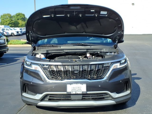 Used 2023 Kia Carnival EX FWD image 34