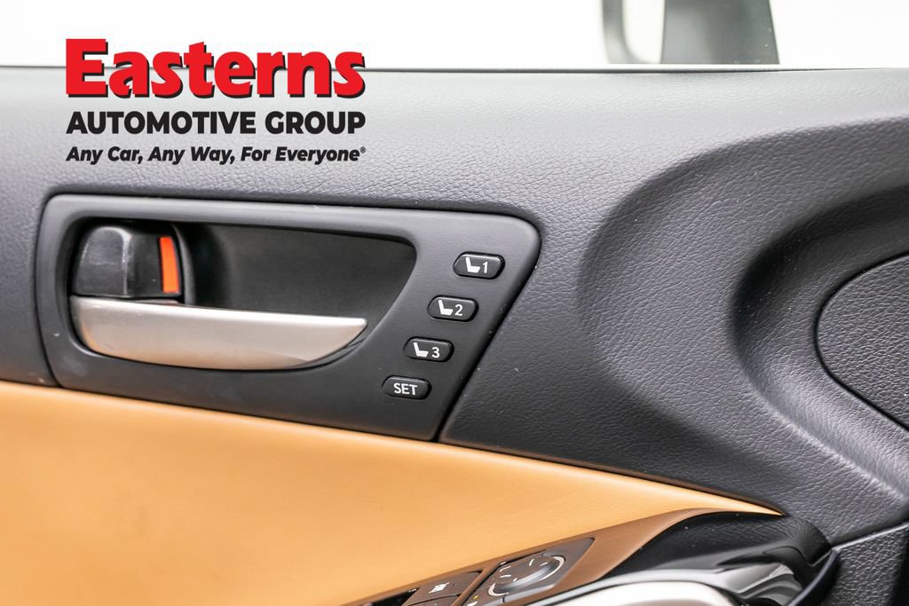 Used 2018 Lexus IS 300 AWD image 21