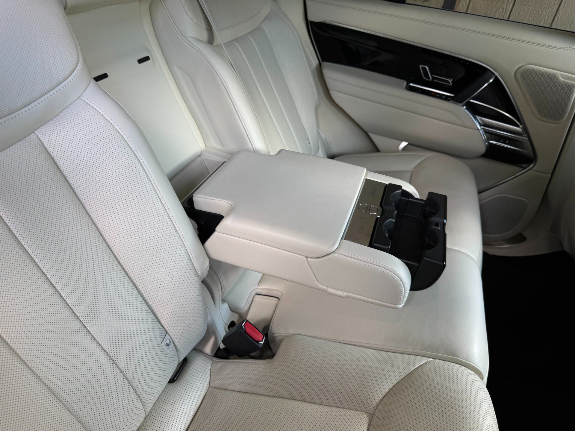 Used 2025 Land Rover Range Rover SE AWD/4WD image 35