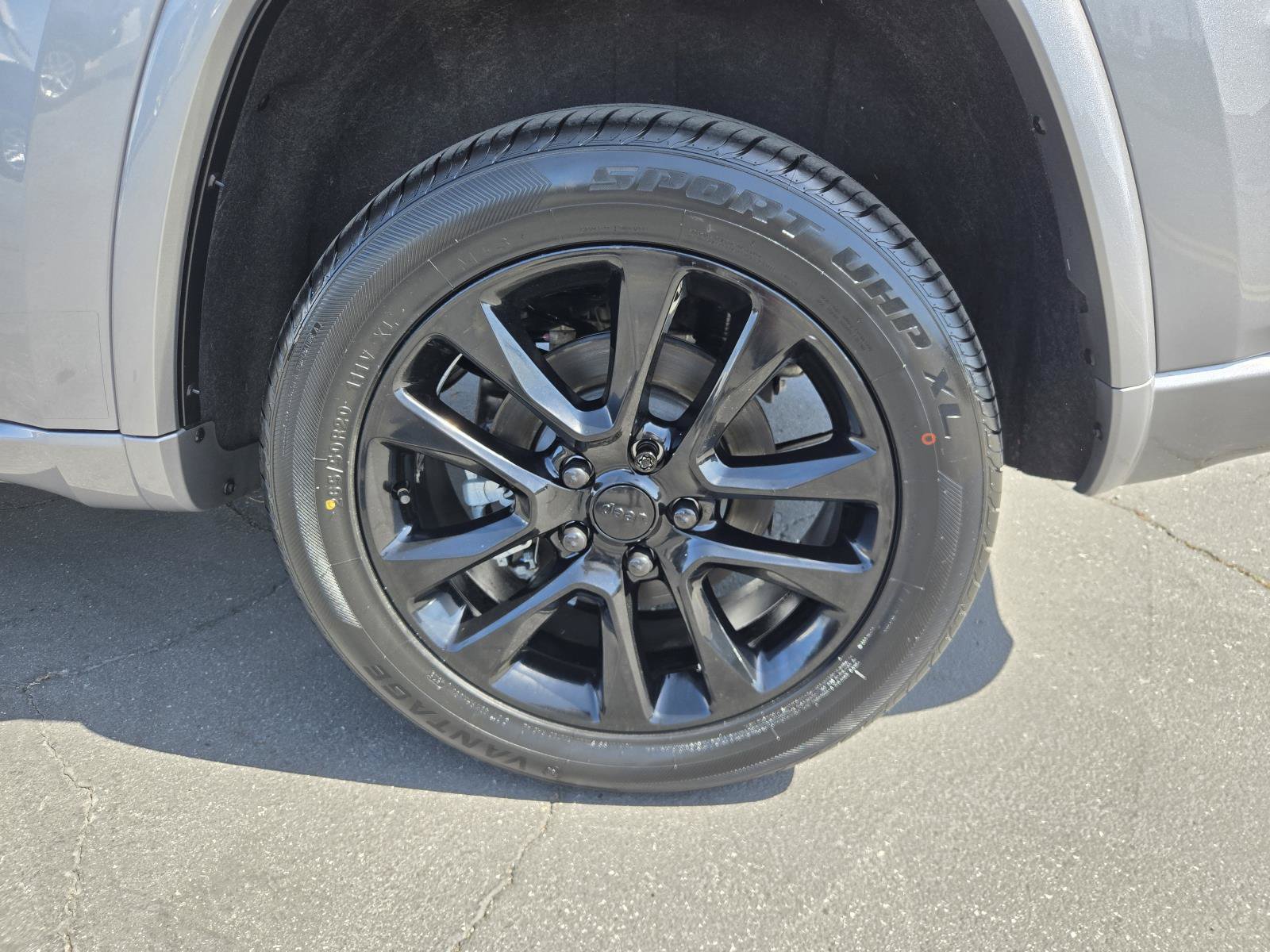 Certified 2021 Jeep Grand Cherokee Laredo X AWD/4WD image 35