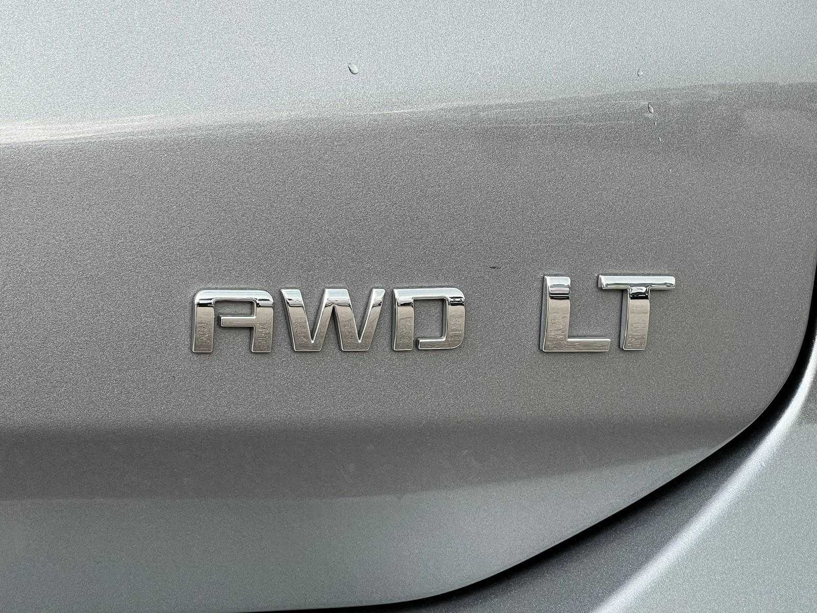 Used 2024 Chevrolet Equinox LT AWD/4WD image 2