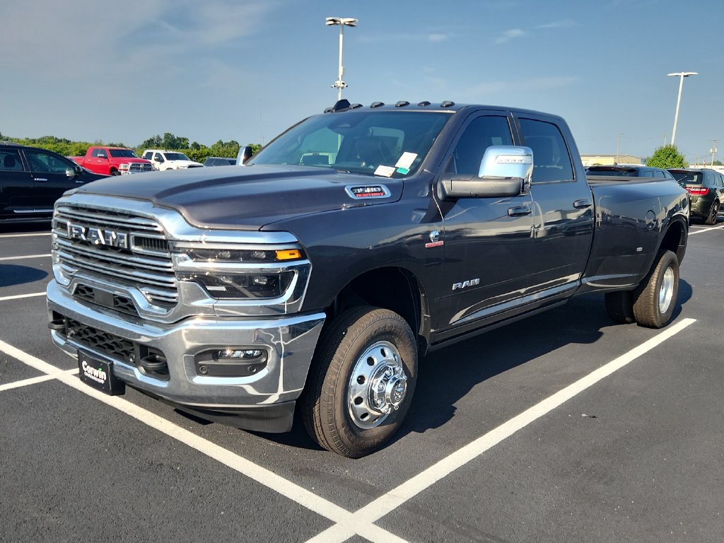 New 2026 RAM 3500 Laramie AWD/4WD image 4