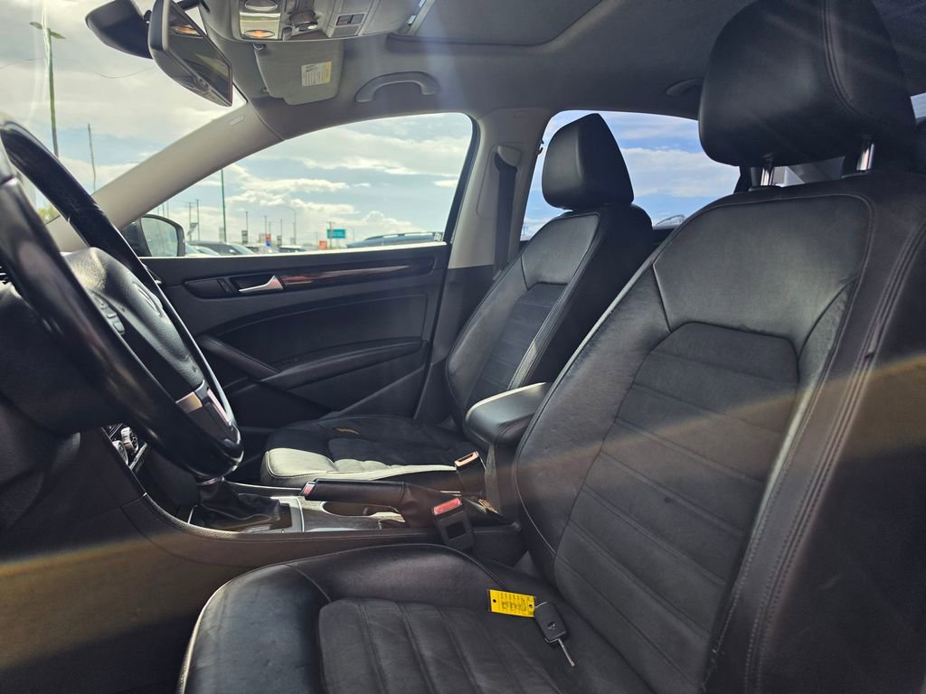 Used 2015 Volkswagen Passat TDI SEL Premium image 10