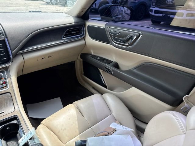 Used 2017 Lincoln Continental Premiere FWD image 18