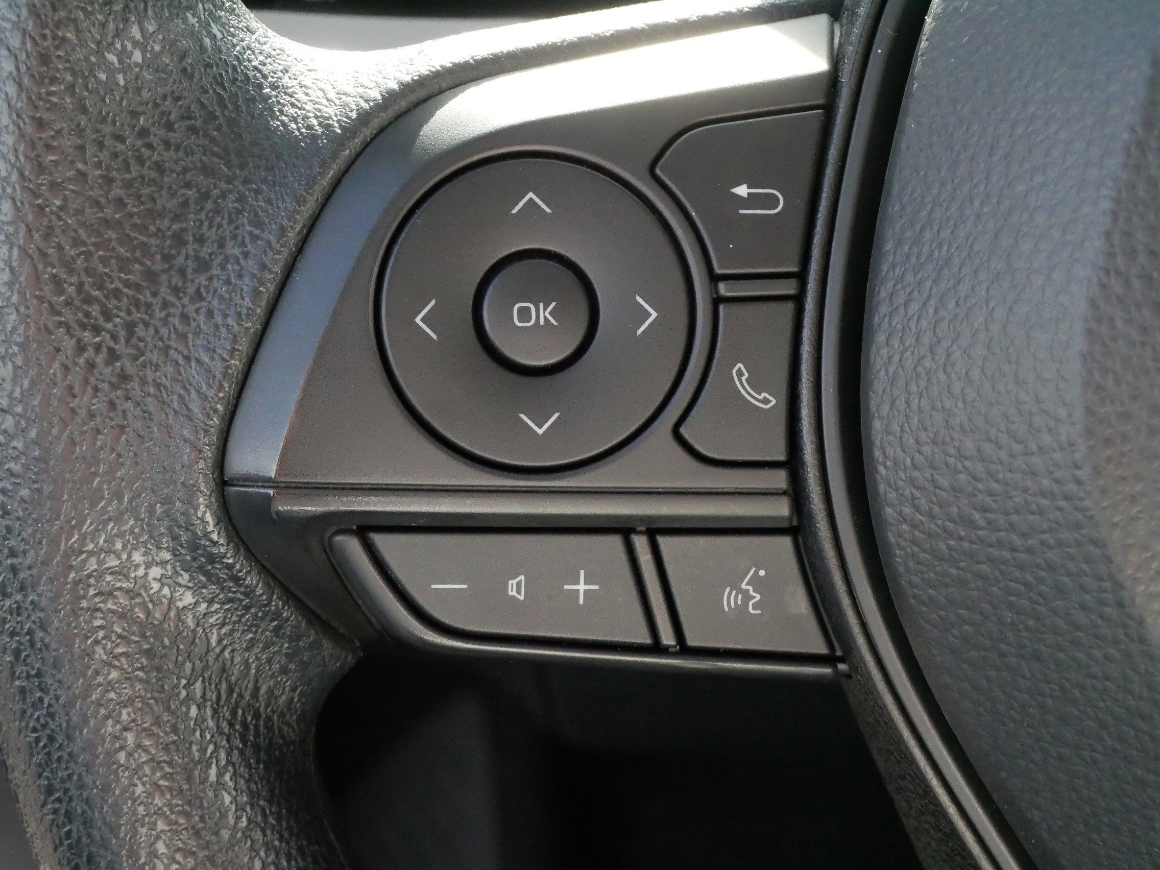 Used 2025 Toyota Corolla LE FWD image 26