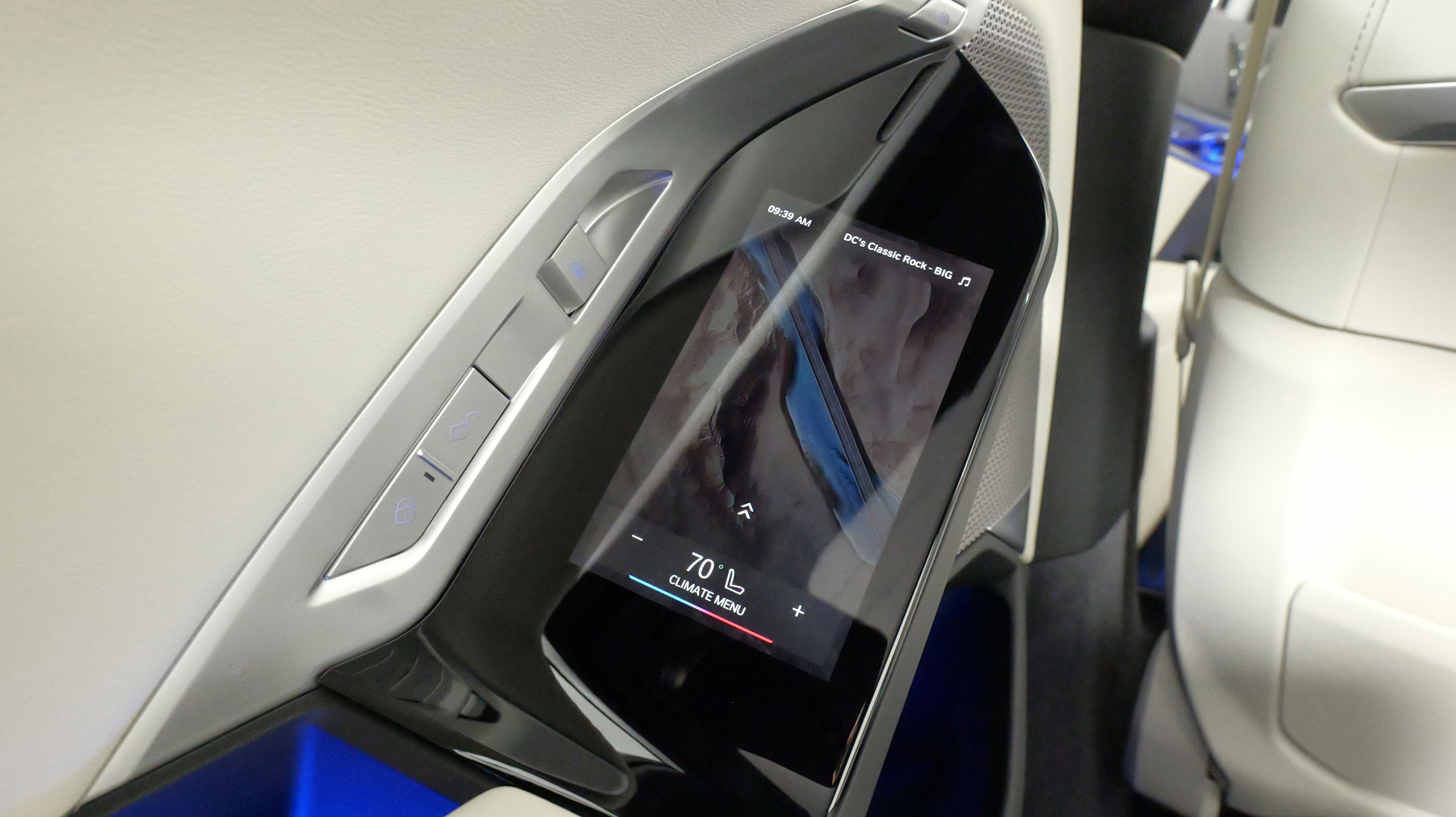 Used 2023 BMW 760i xDrive image 30