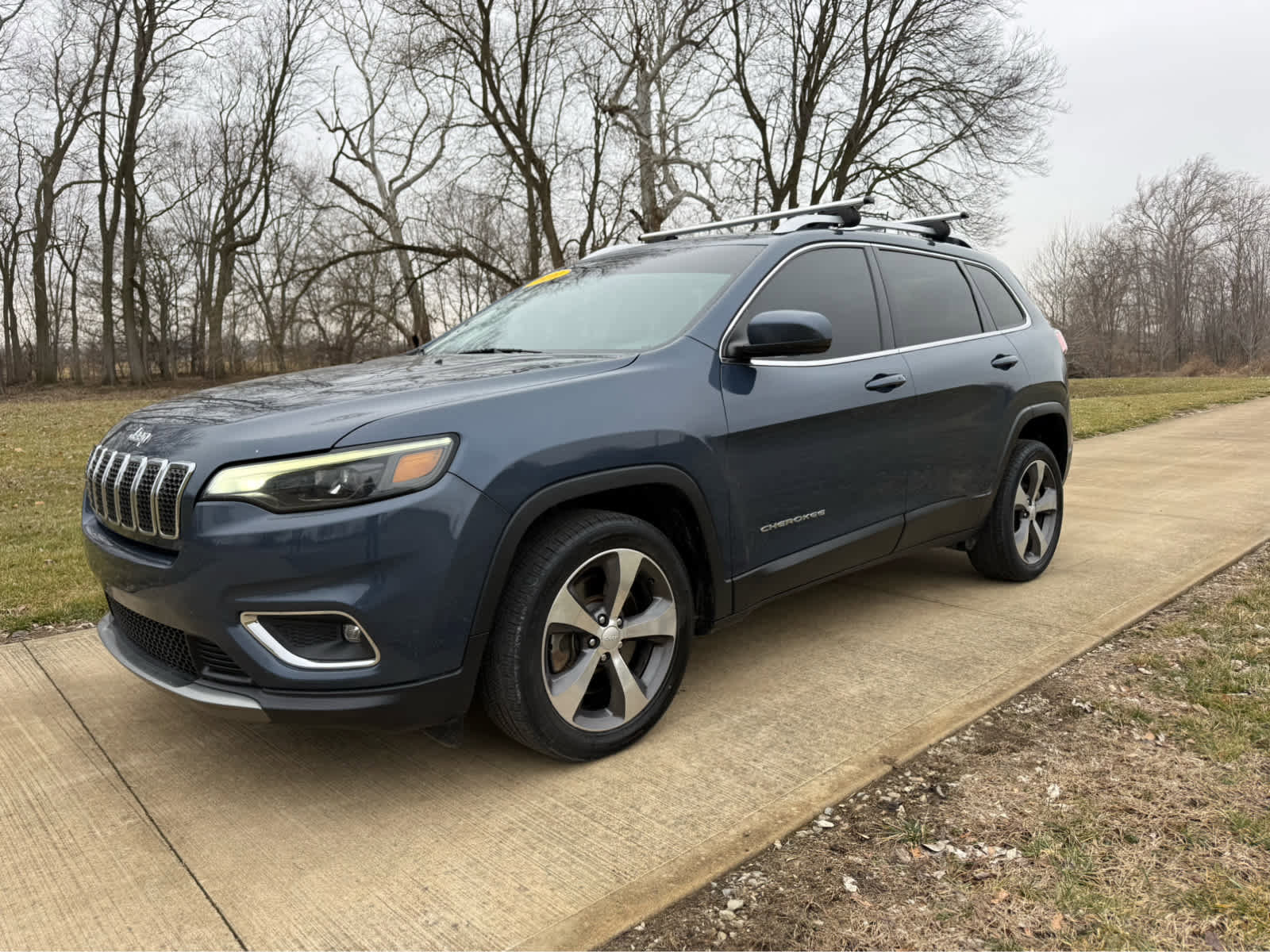 Used 2020 Jeep Cherokee Limited image 3