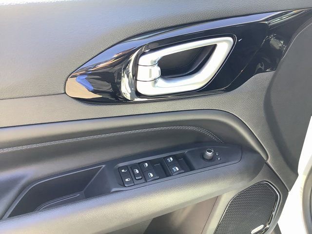 New 2025 Jeep Compass Latitude w/ Sun & Sound Group AWD/4WD image 10