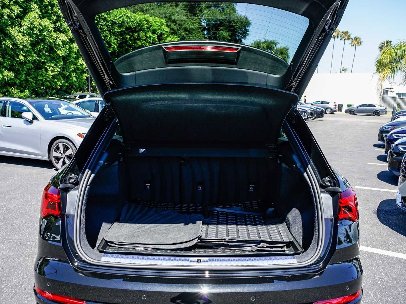 Used 2025 Audi Q3 2.0T Premium w/ Convenience Package image 26