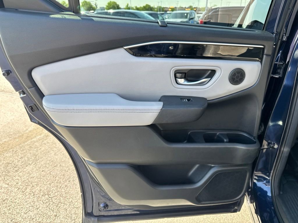 Used 2025 Honda Pilot Touring image 32
