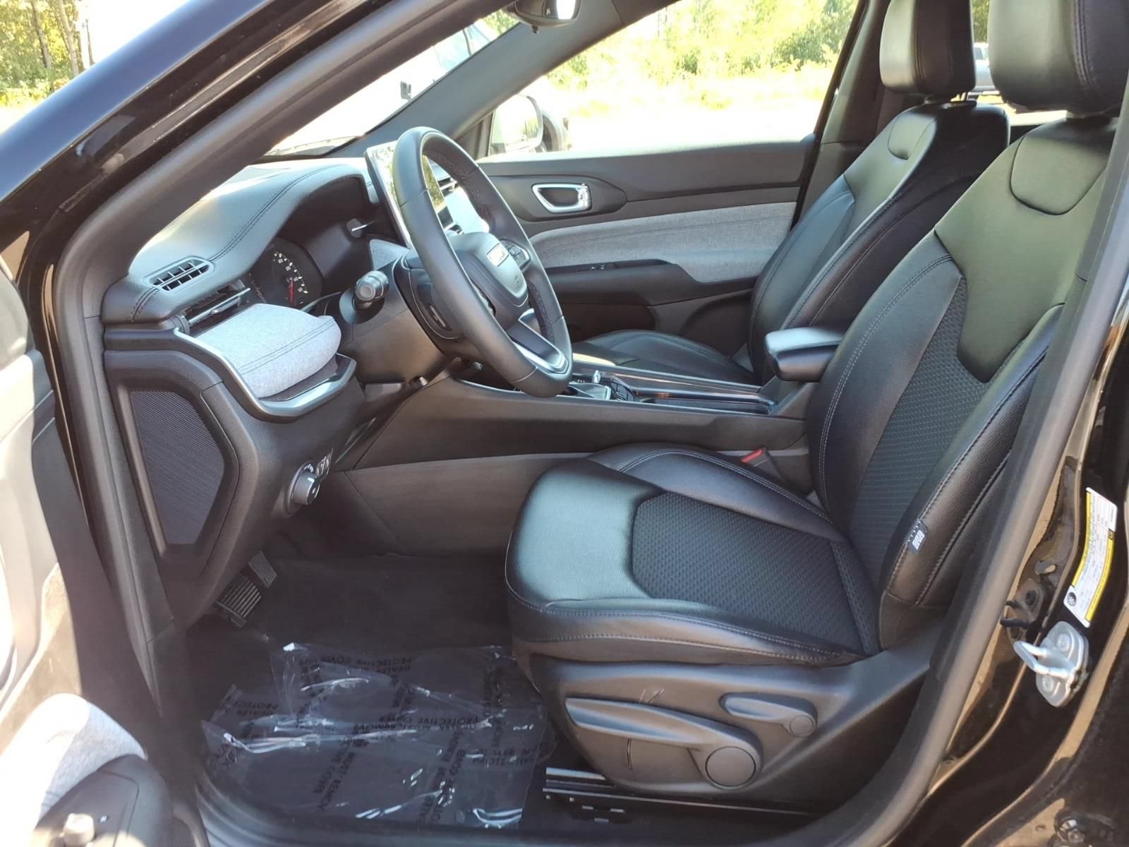 Used 2024 Jeep Compass Latitude AWD/4WD image 14