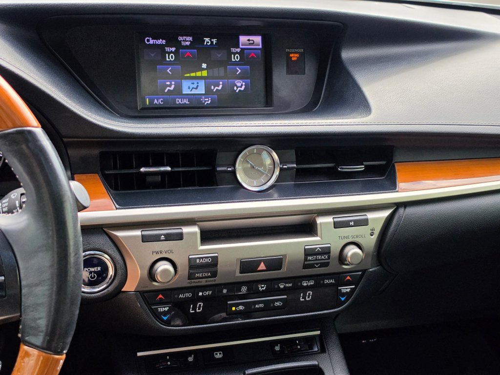 Used 2013 Lexus ES 300h w/ Premium Pkg FWD image 8