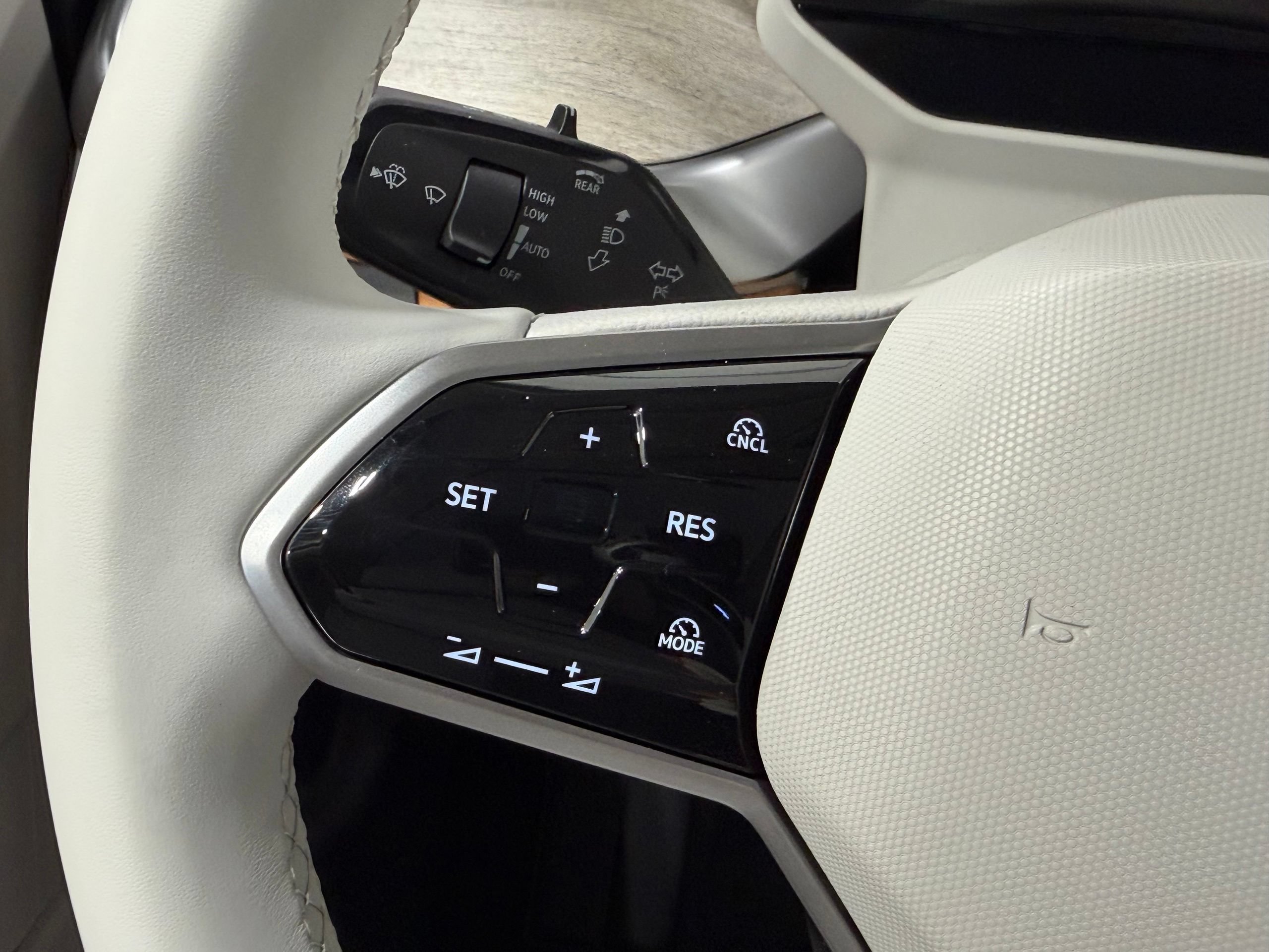 New 2025 Volkswagen ID. Buzz Pro S Plus AWD/4WD image 40