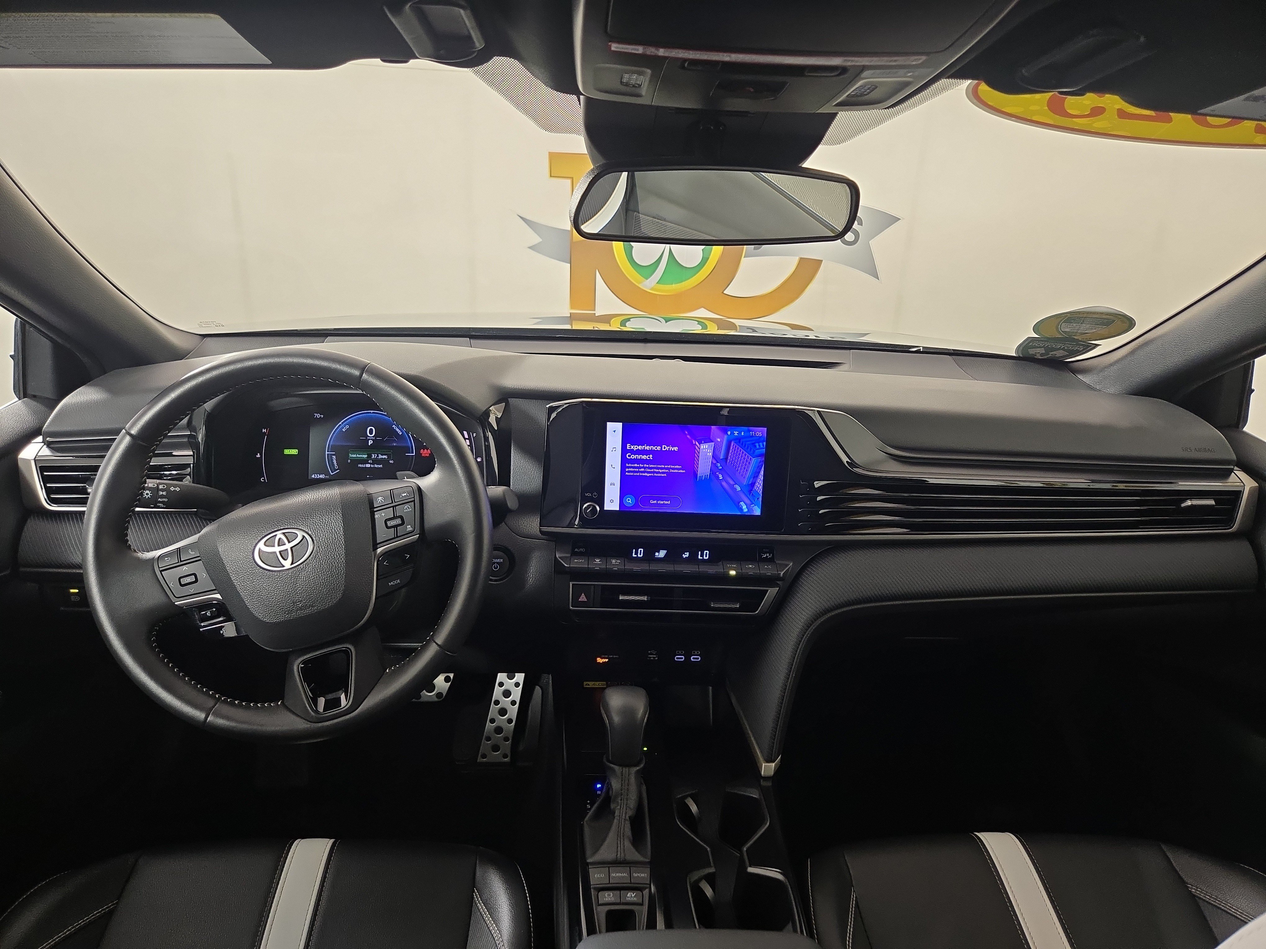 Used 2025 Toyota Camry SE FWD image 13