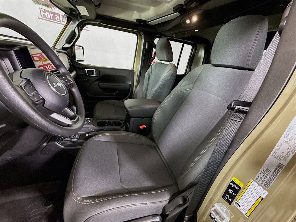 Used 2025 Jeep Gladiator Sport image 24