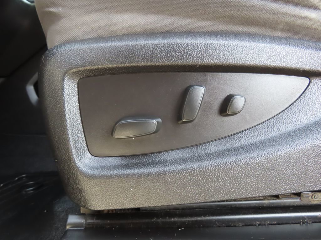 Used 2017 GMC Sierra 2500 SLE w/ Suspension Package, Off-Road AWD/4WD image 6