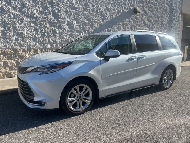 Used 2022 Toyota Sienna Platinum FWD image 1