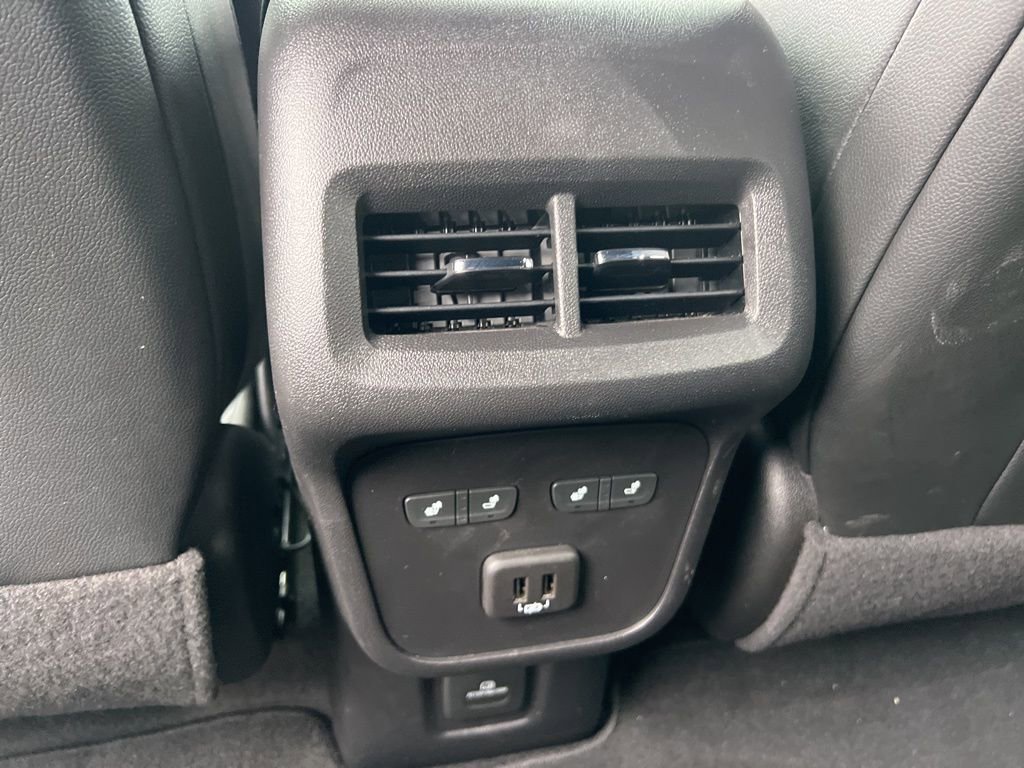 Used 2023 Chevrolet Equinox Premier image 20