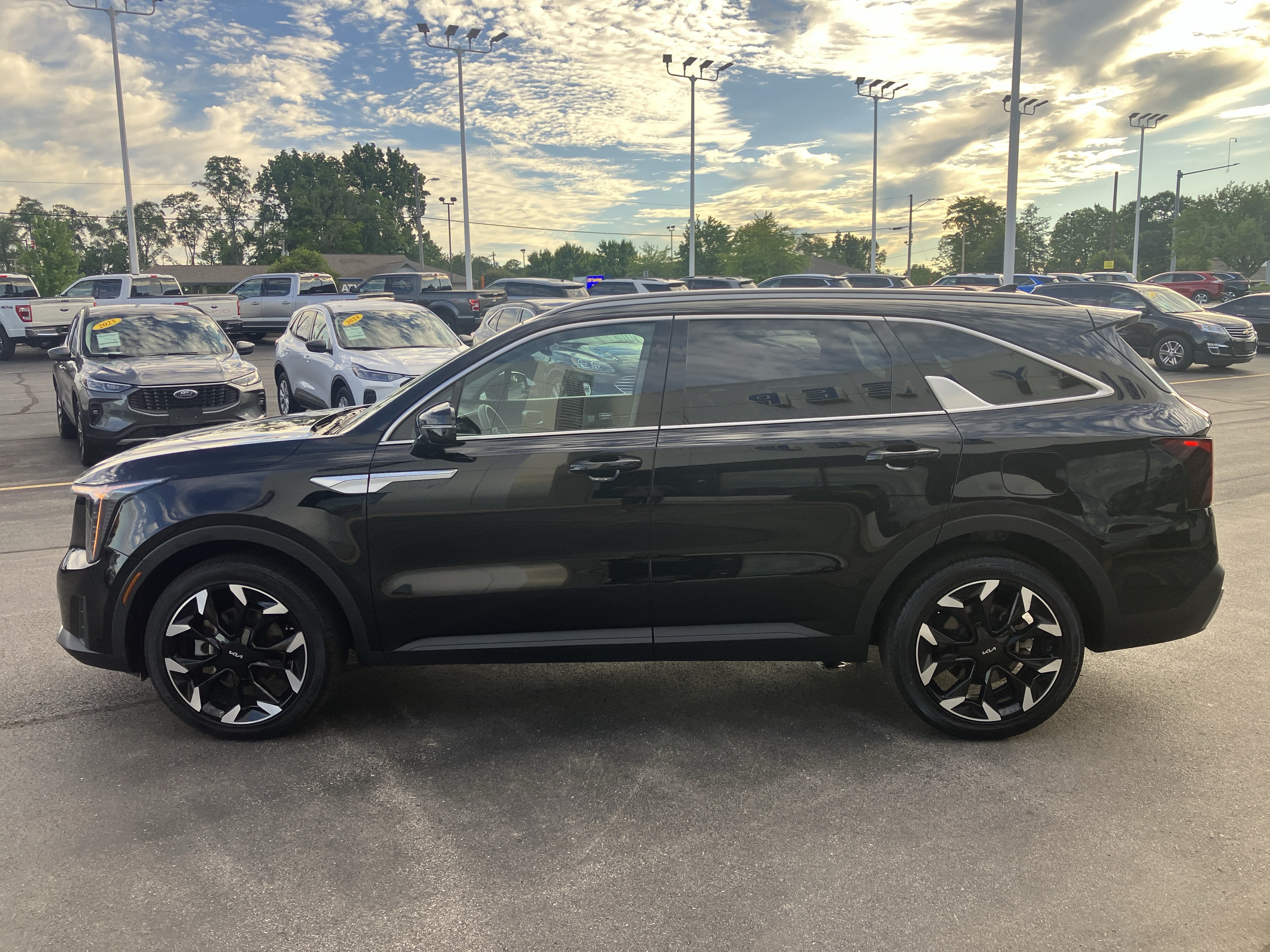 Used 2025 Kia Sorento EX FWD image 4