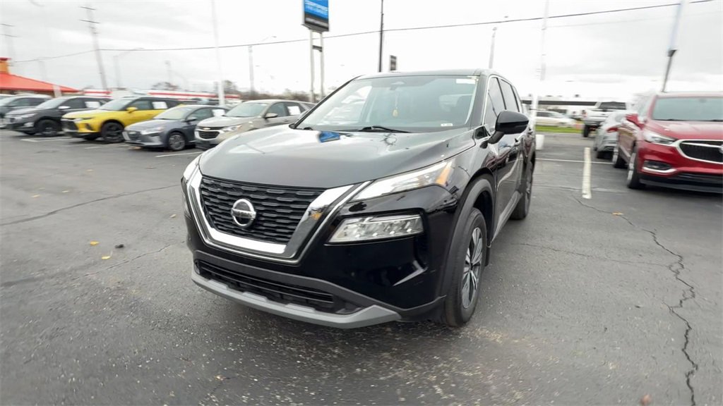 Used 2021 Nissan Rogue SV image 3
