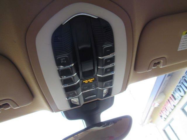 Used 2014 Porsche Panamera 4 image 27