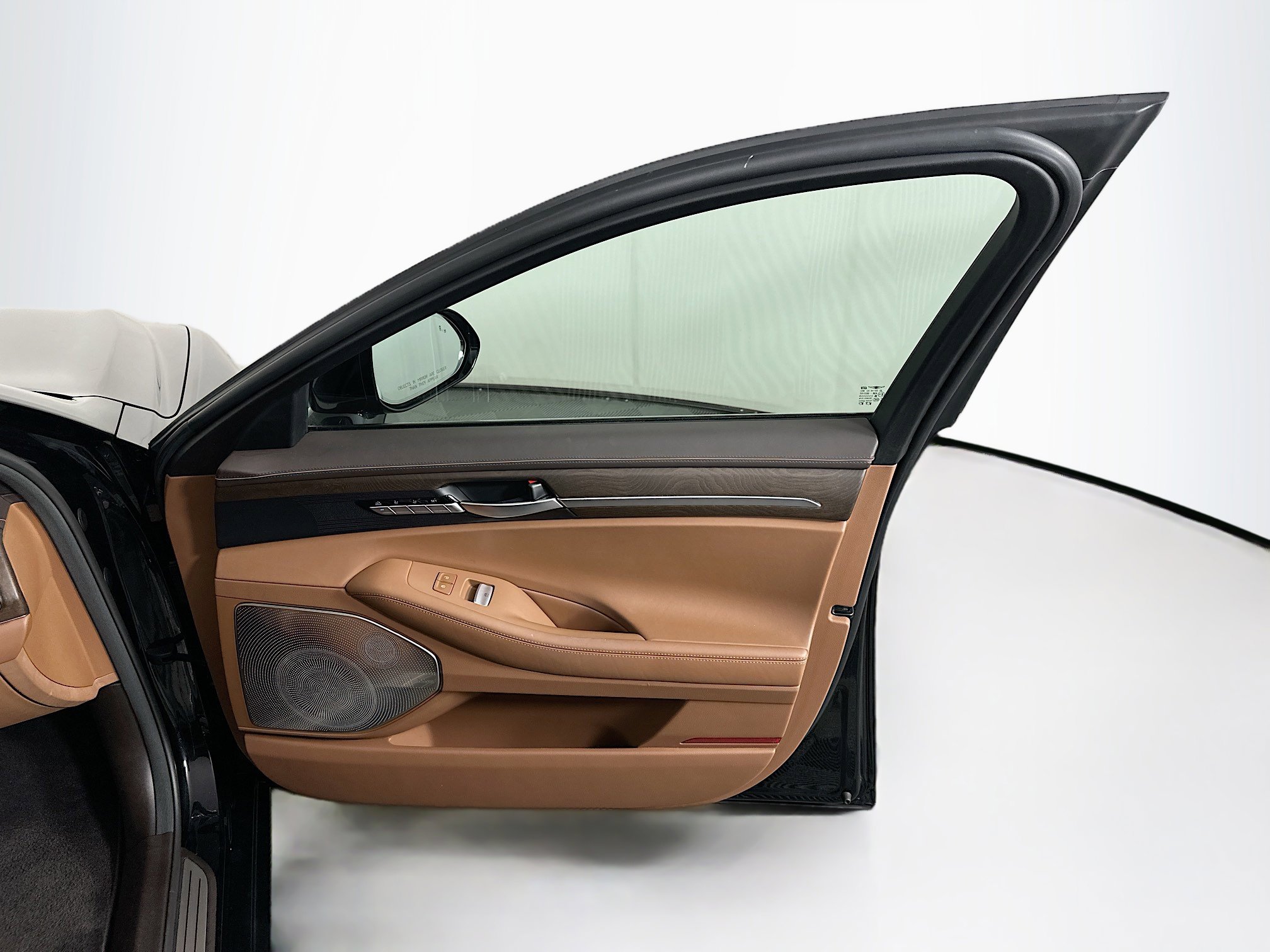 Used 2022 Genesis G90 3.3T Premium RWD image 34