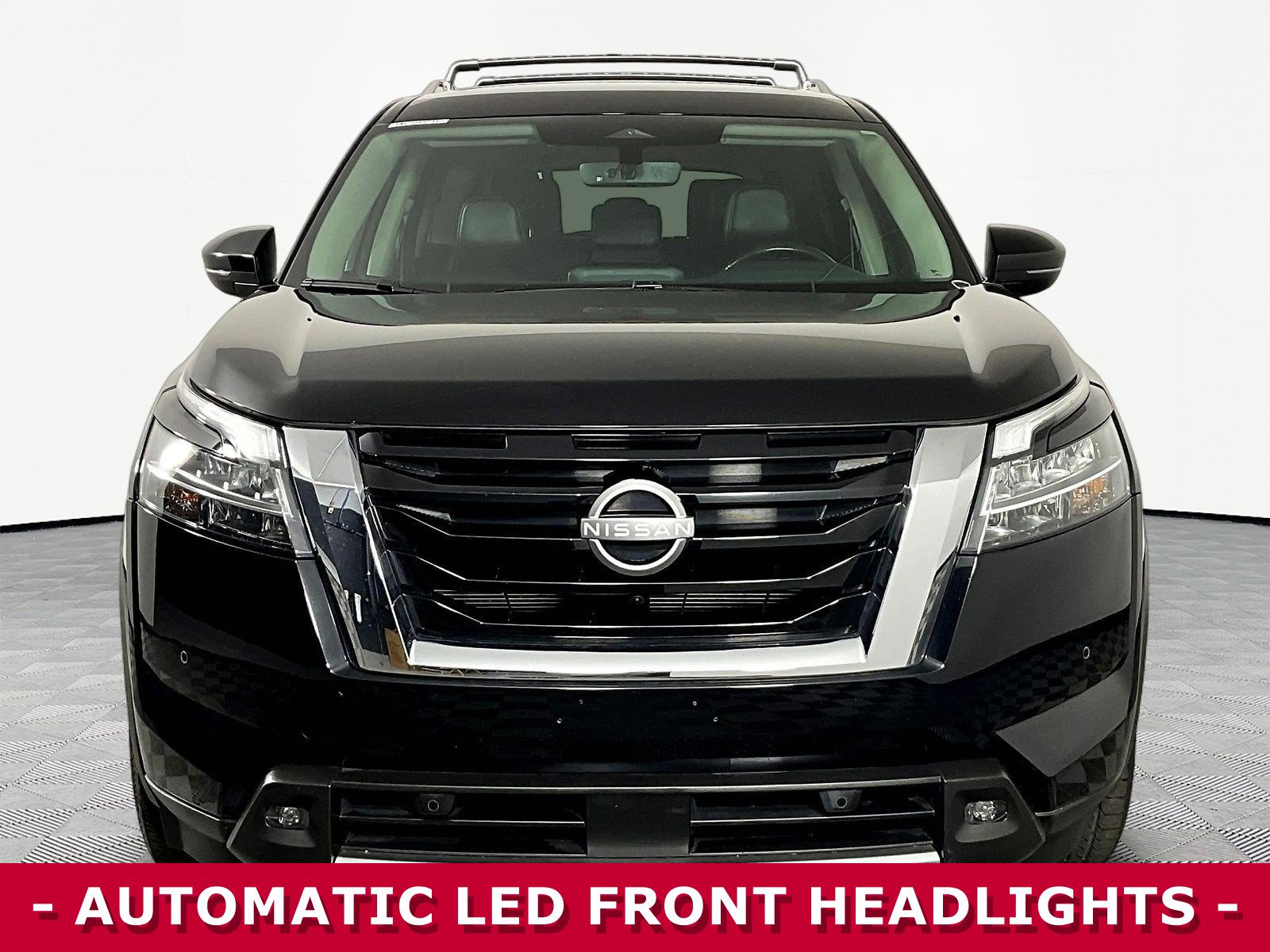 Used 2024 Nissan Pathfinder SL AWD/4WD image 2