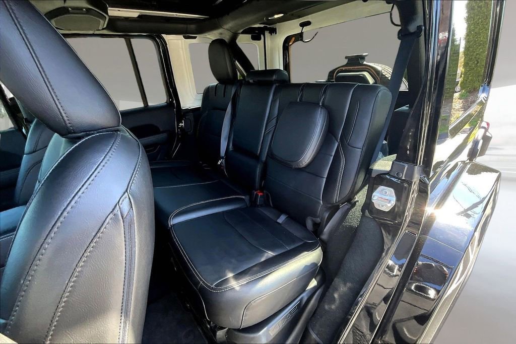 Used 2023 Jeep Wrangler Unlimited Sahara w/ Cold Weather Group image 21