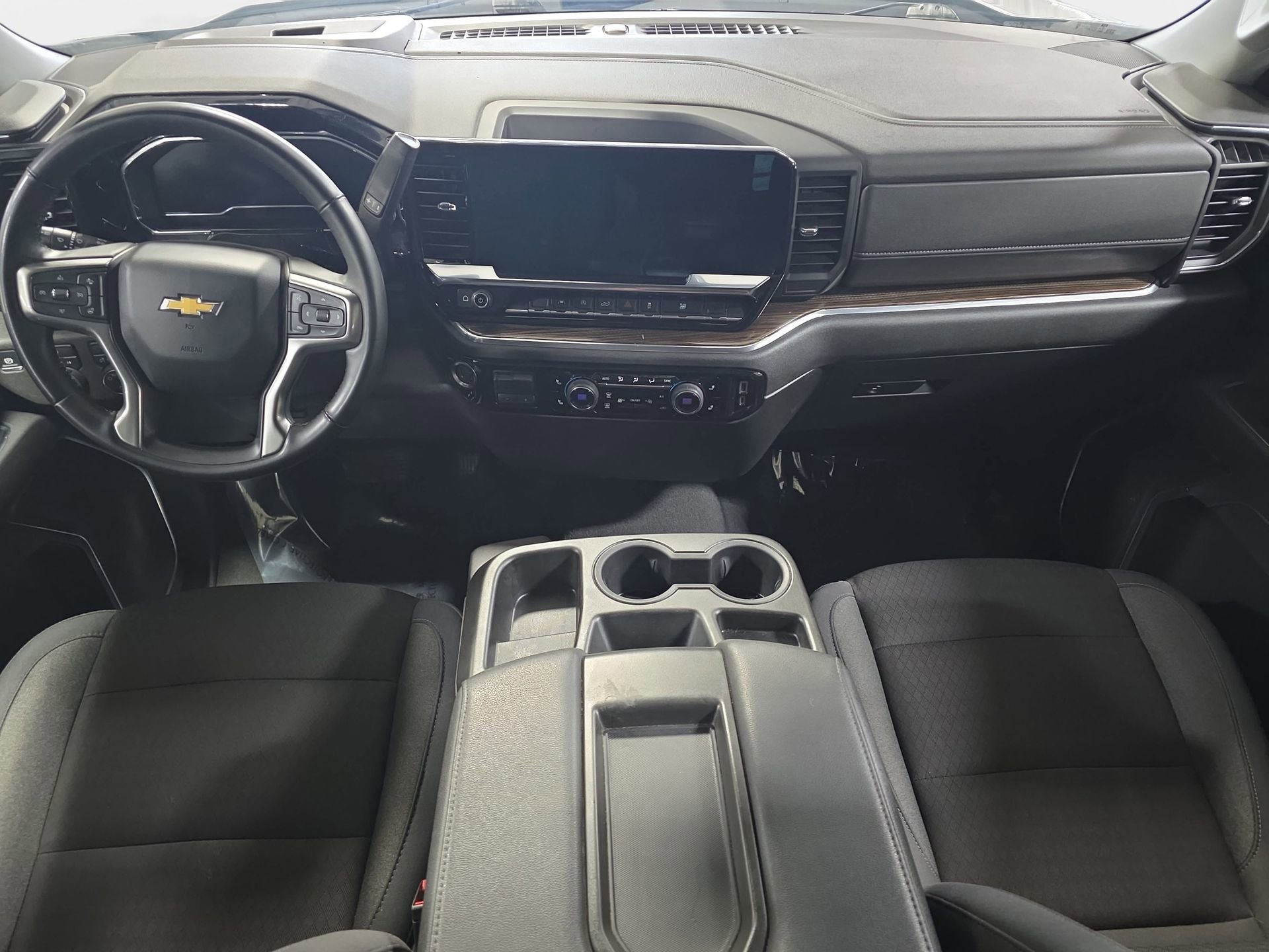 Used 2025 Chevrolet Silverado 1500 LT image 9