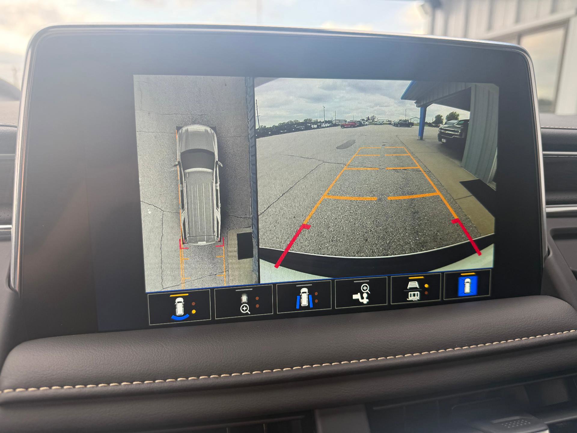 Used 2024 Chevrolet Tahoe Premier w/ Premium Package image 14