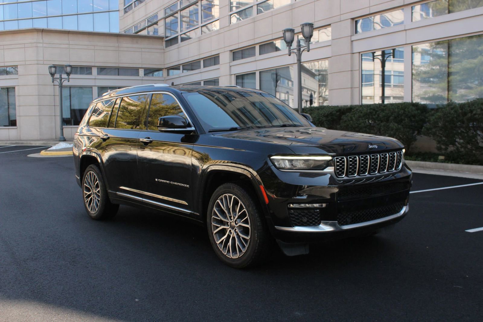 Used 2021 Jeep Grand Cherokee L Summit image 1