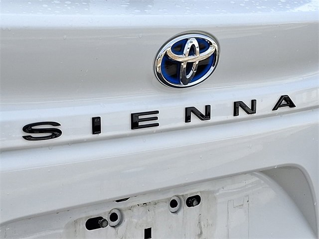 Used 2023 Toyota Sienna XSE w/ XSE Plus Package image 32