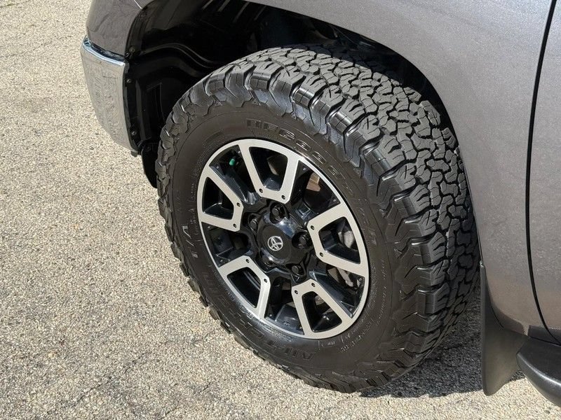 Used 2021 Toyota Tundra Limited w/ TRD Off-Road Package AWD/4WD image 10