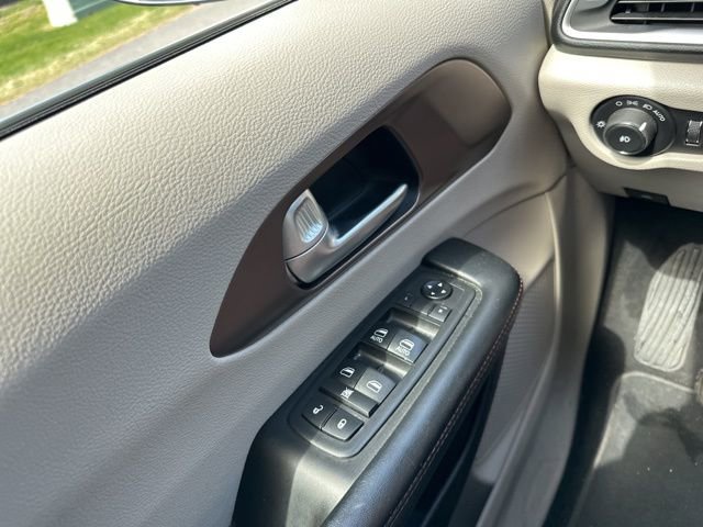 Used 2019 Chrysler Pacifica Touring-L w/ Advanced Safetytec Group image 49