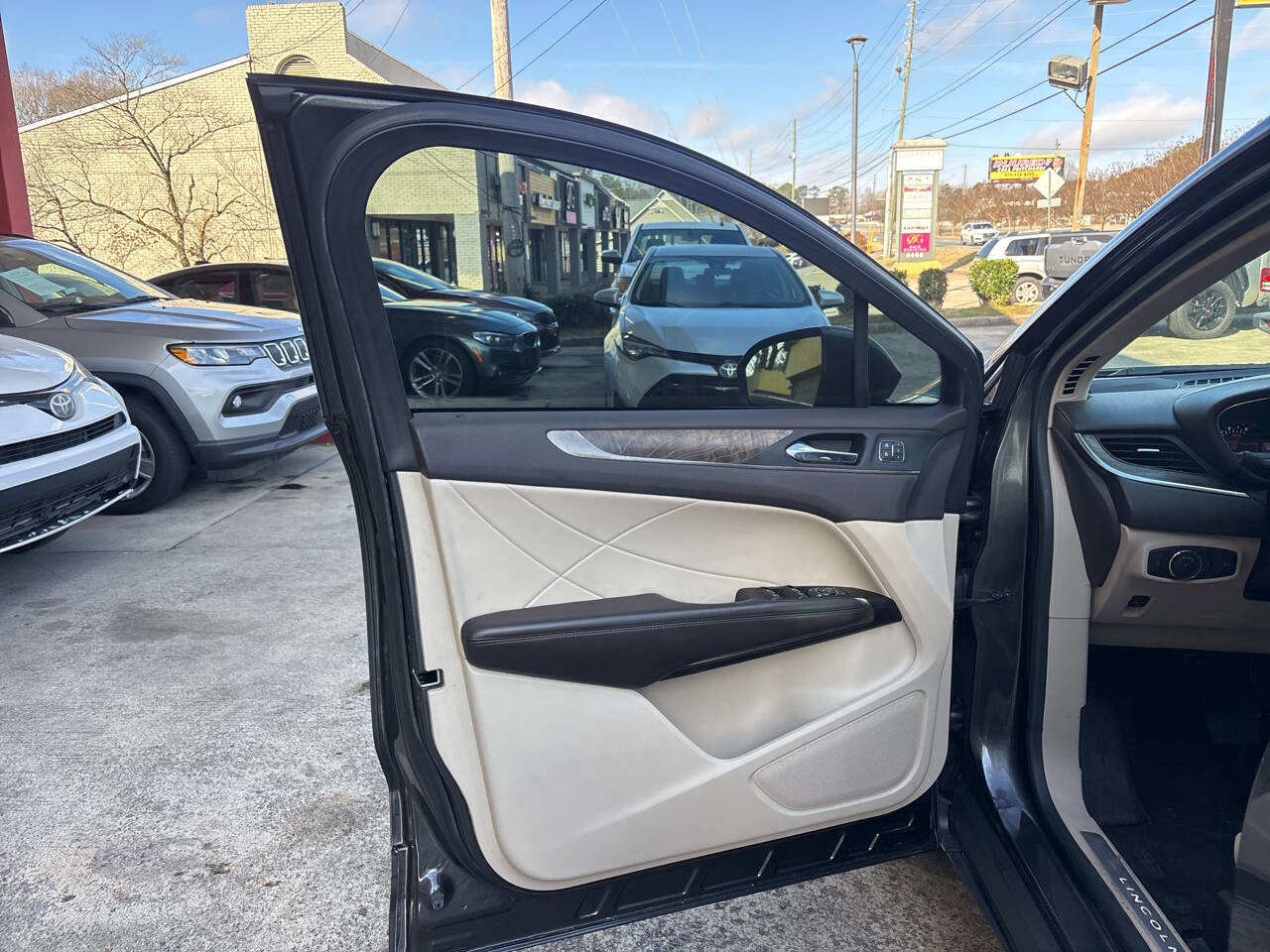 Used 2019 Lincoln MKC Reserve image 9