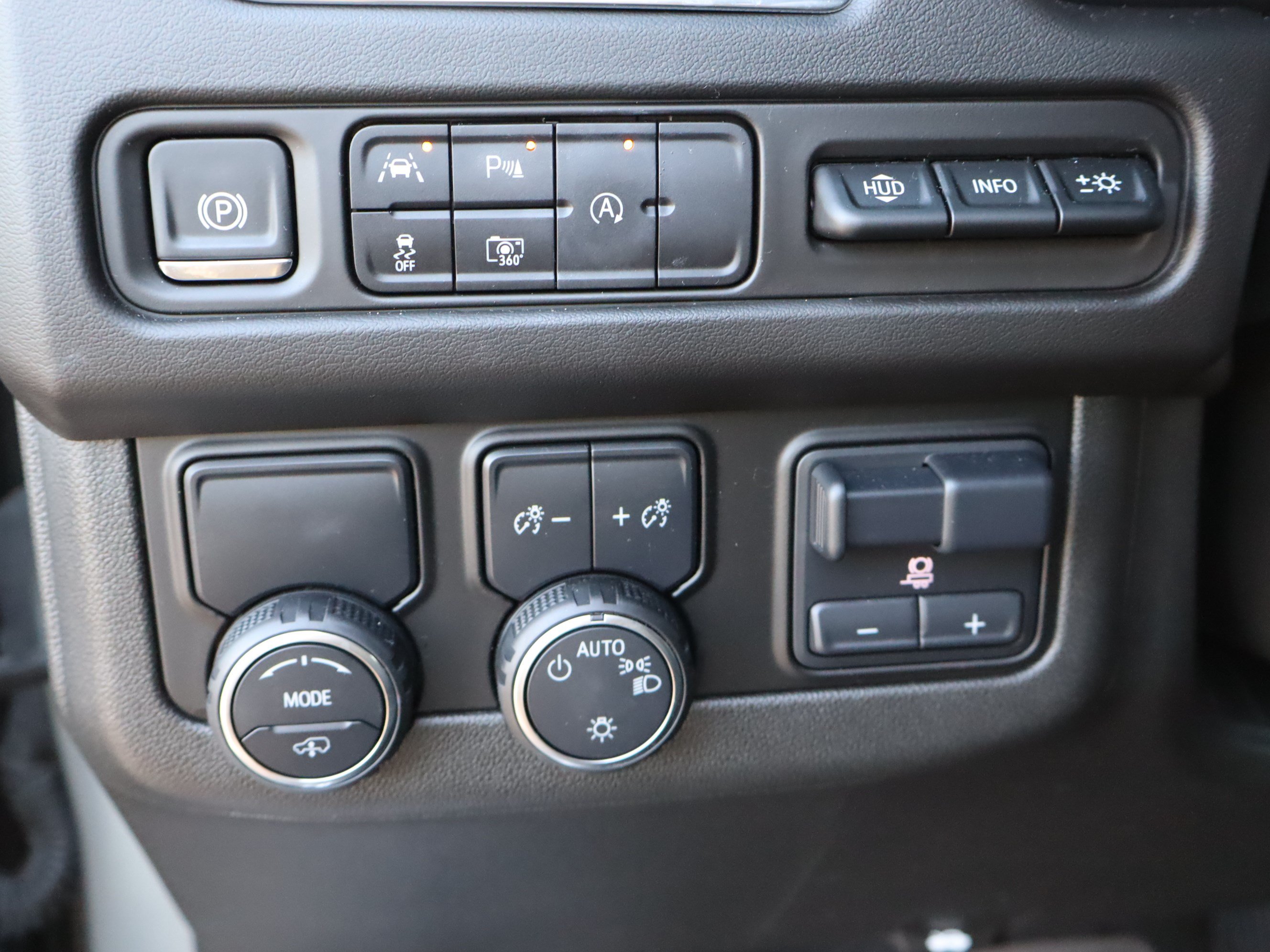 Used 2024 Chevrolet Tahoe High Country RWD image 21
