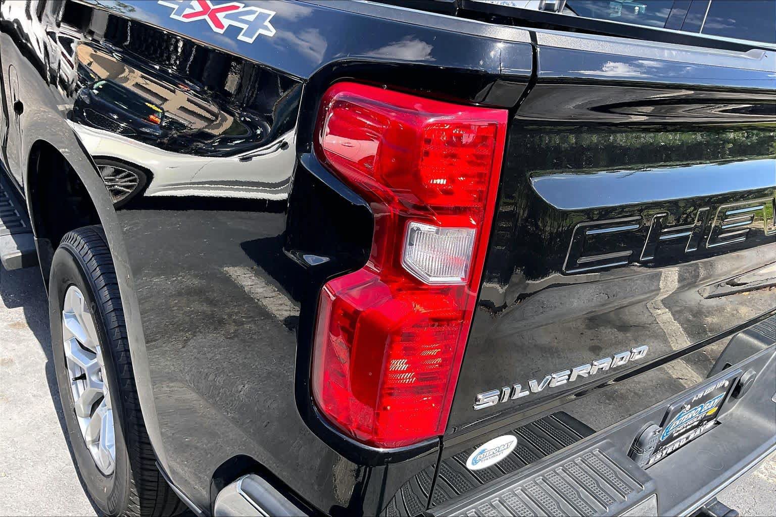 Used 2023 Chevrolet Silverado 1500 LT AWD/4WD image 28