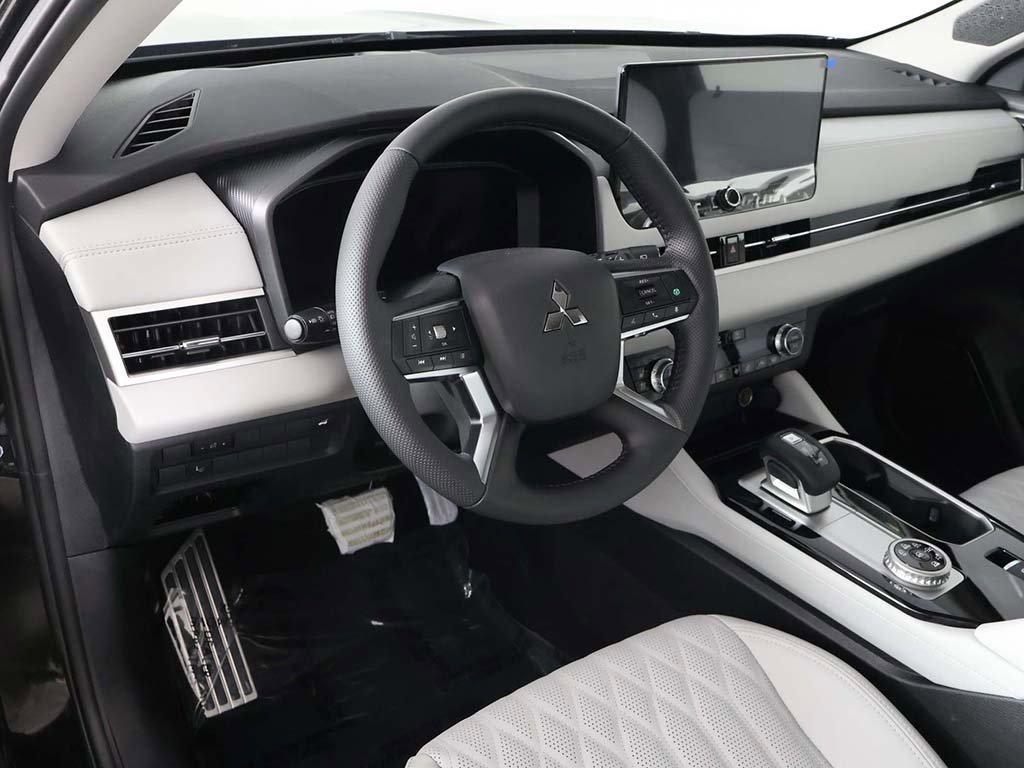 New 2025 Mitsubishi Outlander AWD image 33