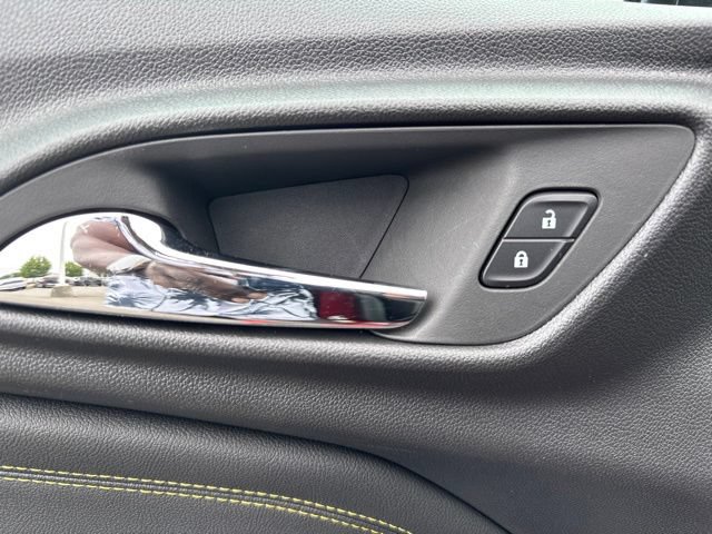 Used 2025 Chevrolet Trax LT w/ Sunroof Package FWD image 13