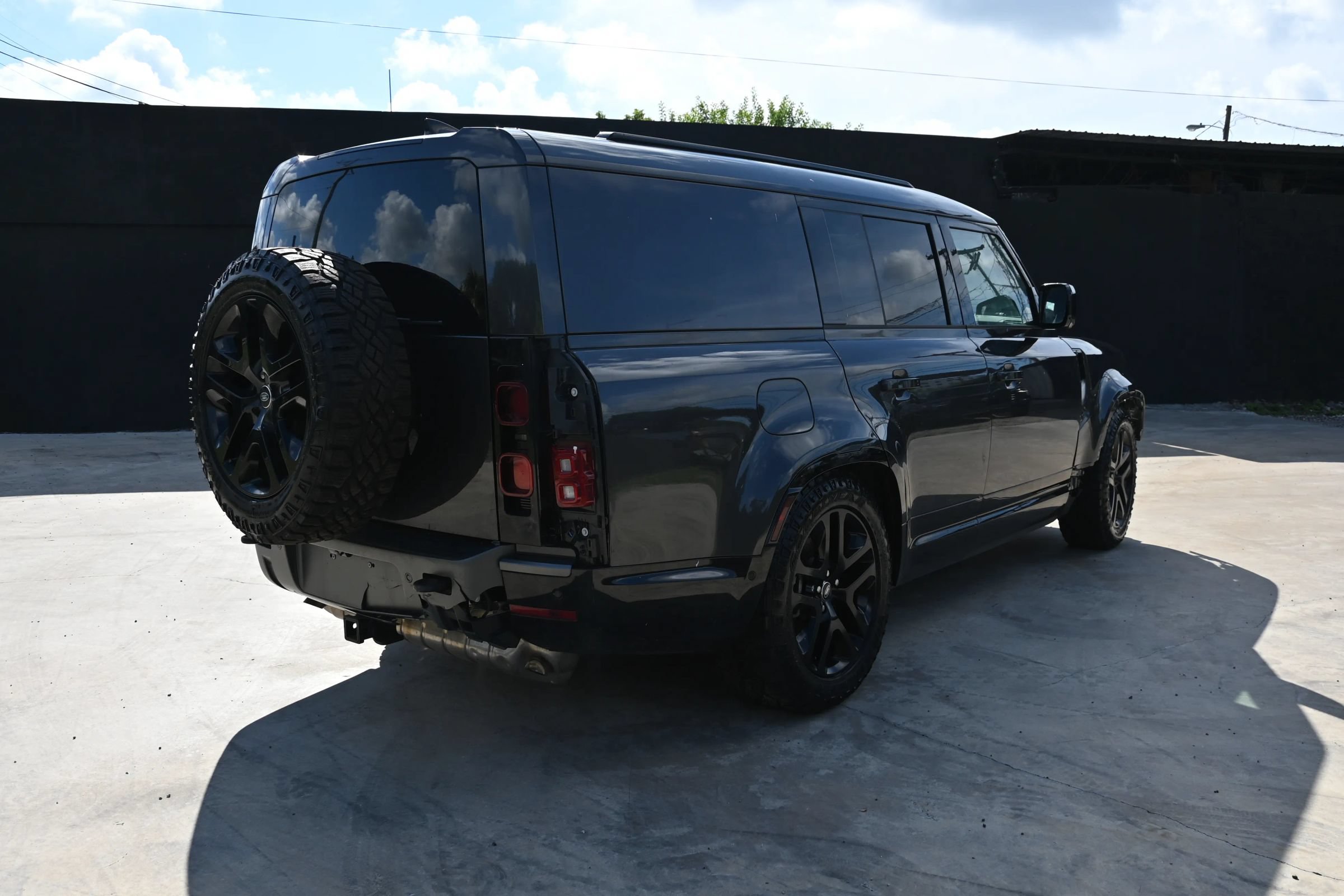 Used 2024 Land Rover Defender 130 Outbound AWD/4WD image 3