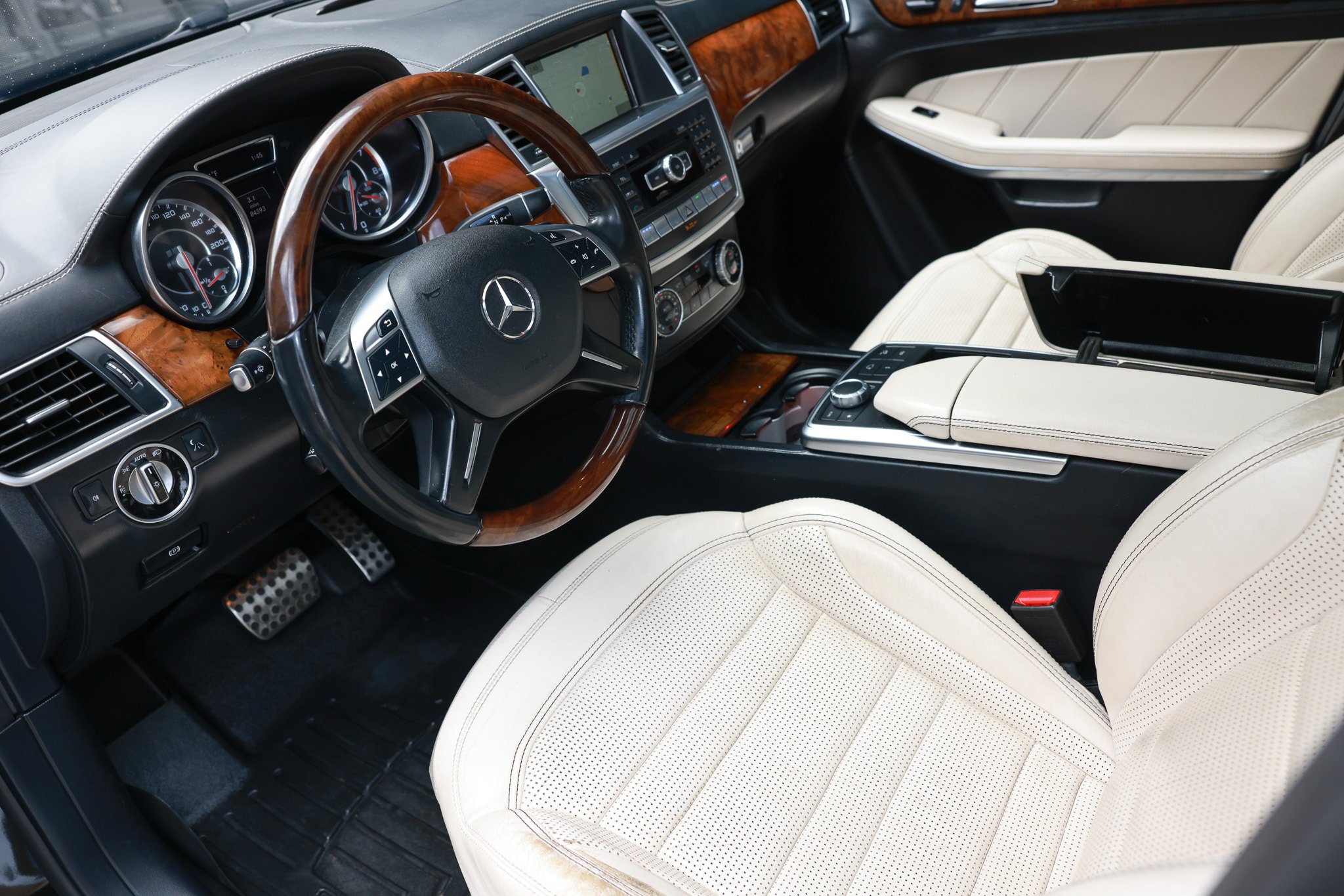 Used 2015 Mercedes-Benz GL 63 AMG 4MATIC image 6