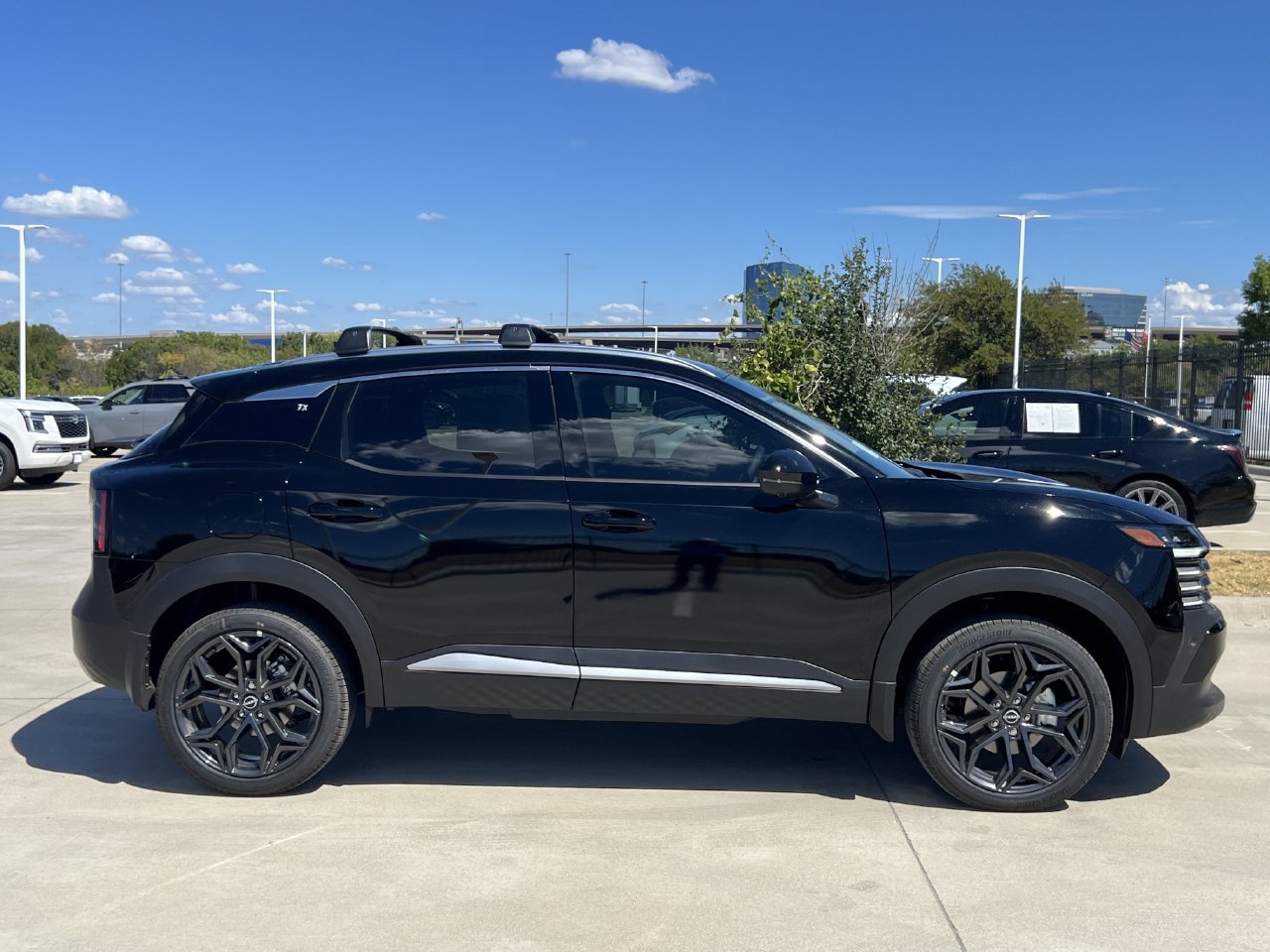 New 2027 Nissan Kicks SR AWD/4WD image 3