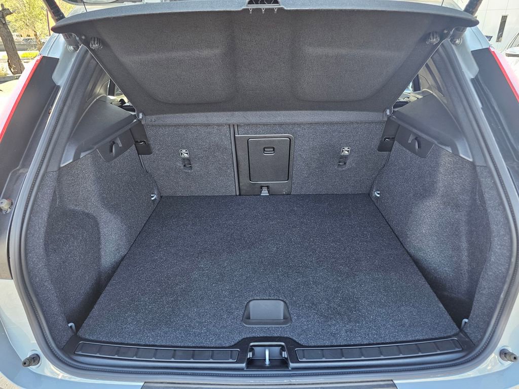 Used 2025 Volvo XC40 B5 Core w/ Protection Package Premier image 19