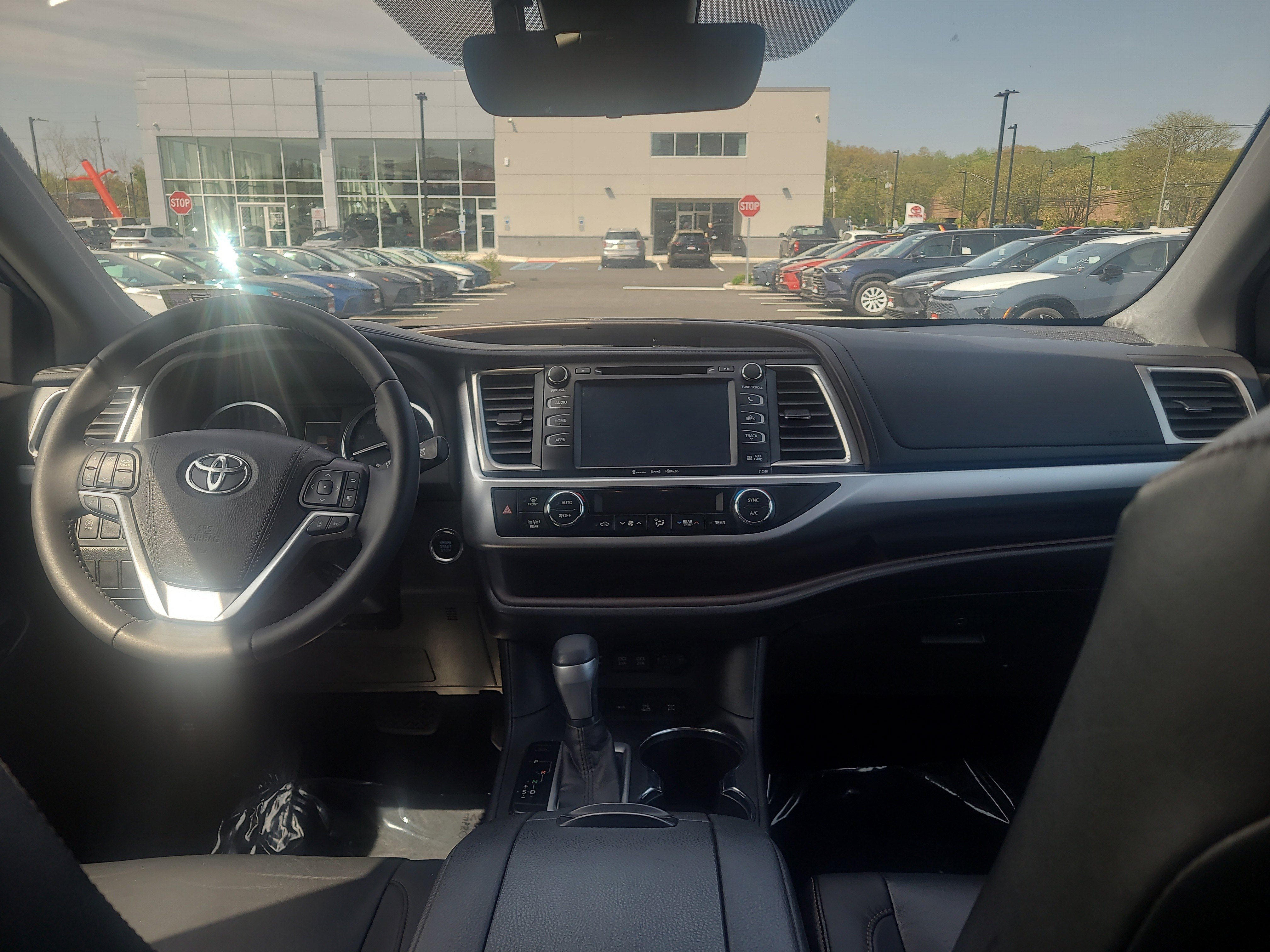 Used 2019 Toyota Highlander XLE AWD/4WD image 19