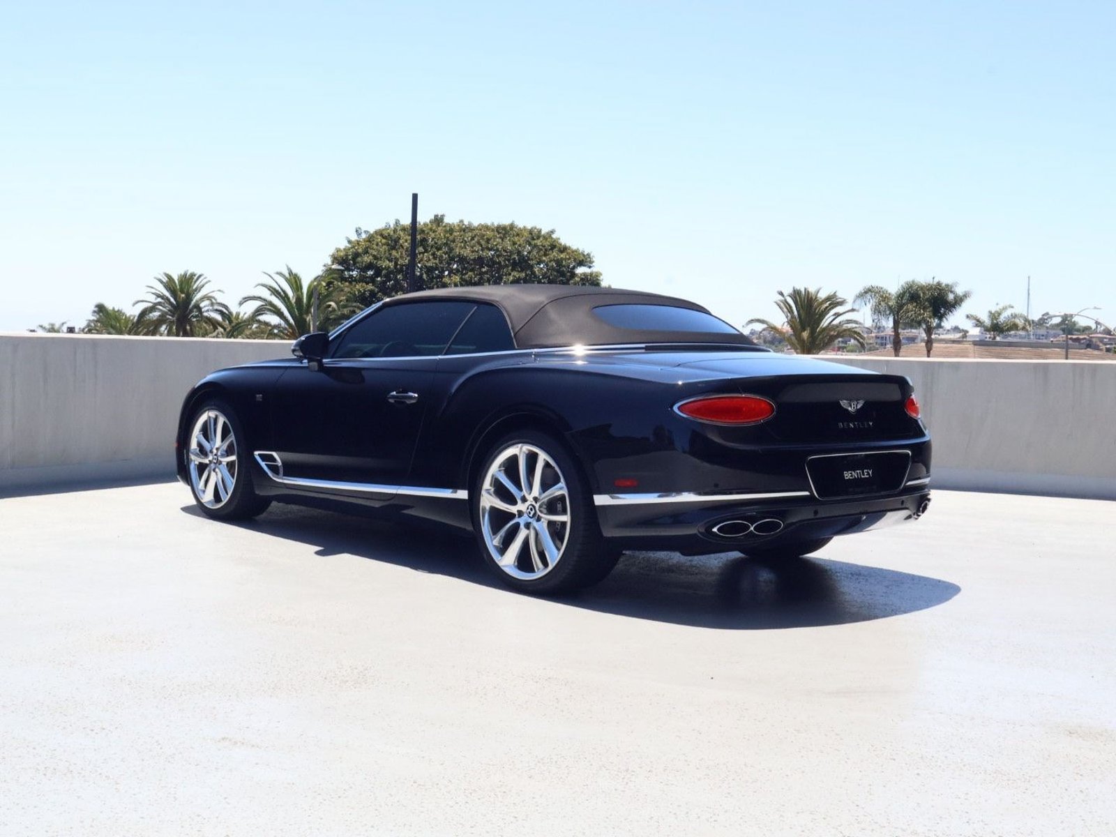 Certified 2020 Bentley Continental GT V8 AWD/4WD image 3
