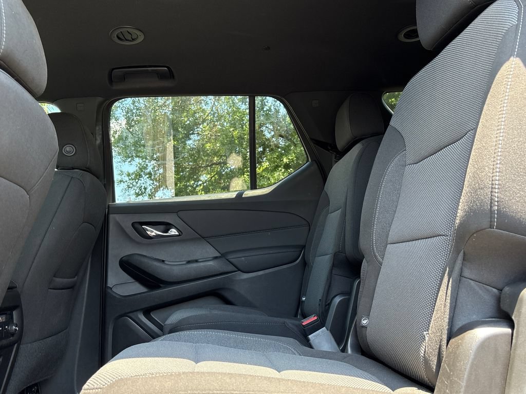 Used 2022 Chevrolet Traverse LT FWD image 24