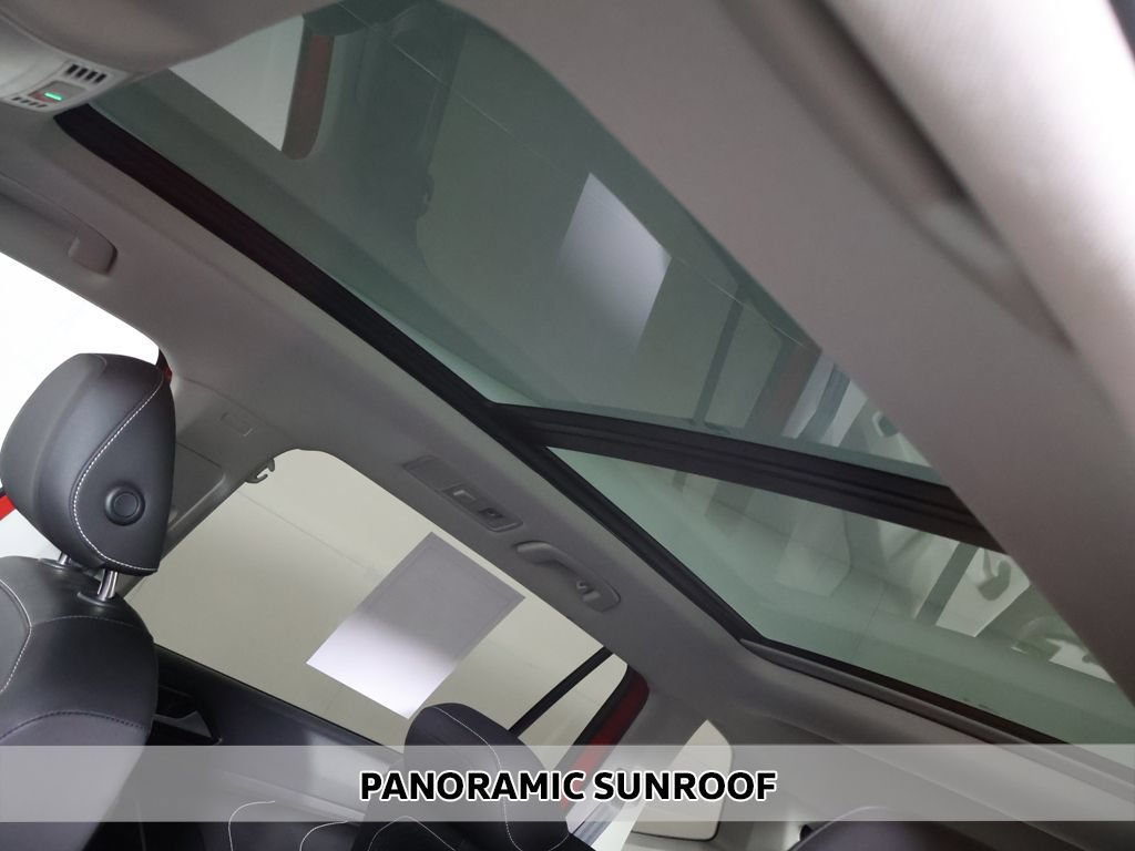 Used 2023 Volkswagen Tiguan SE w/ Panoramic Sunroof Package FWD image 3