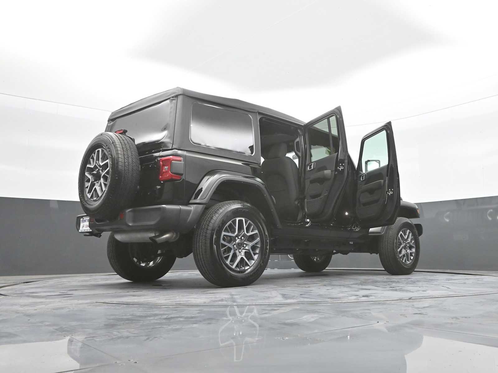 Used 2025 Jeep Wrangler Unlimited Sahara AWD/4WD image 44