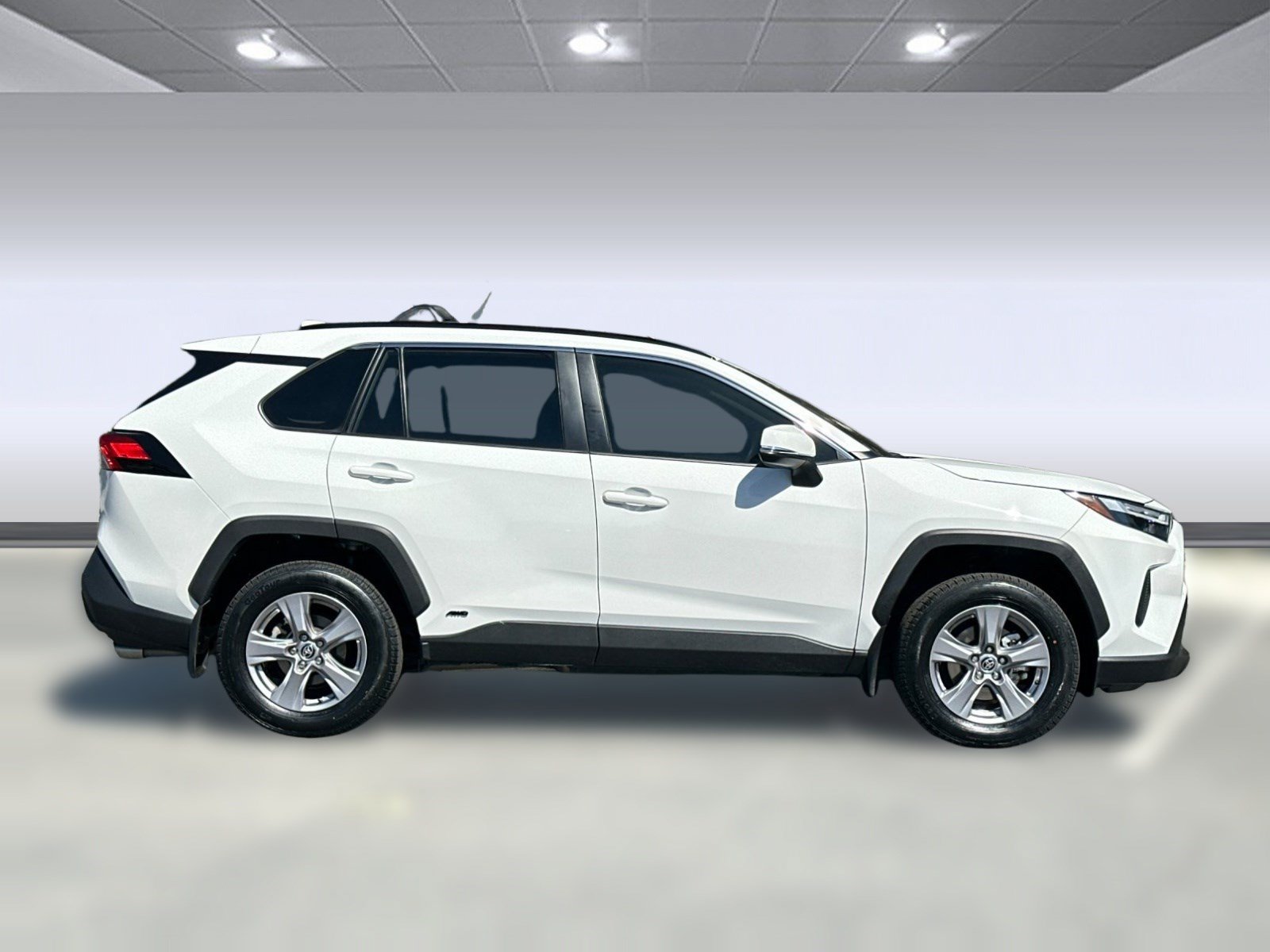 Used 2025 Toyota RAV4 LE AWD/4WD image 8