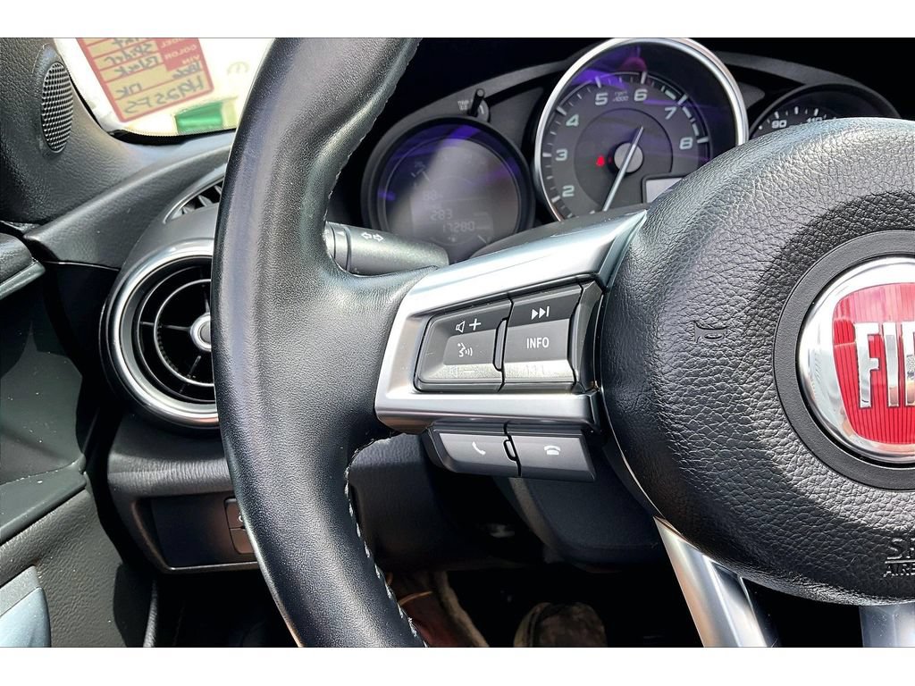 Used 2017 FIAT 124 Spider Classica RWD image 11